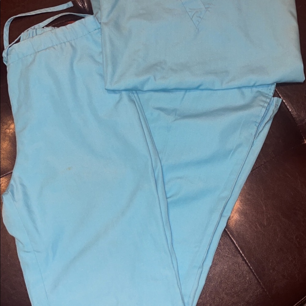 Cherokee scrub set. Aqua. ***flawed/ see pics
